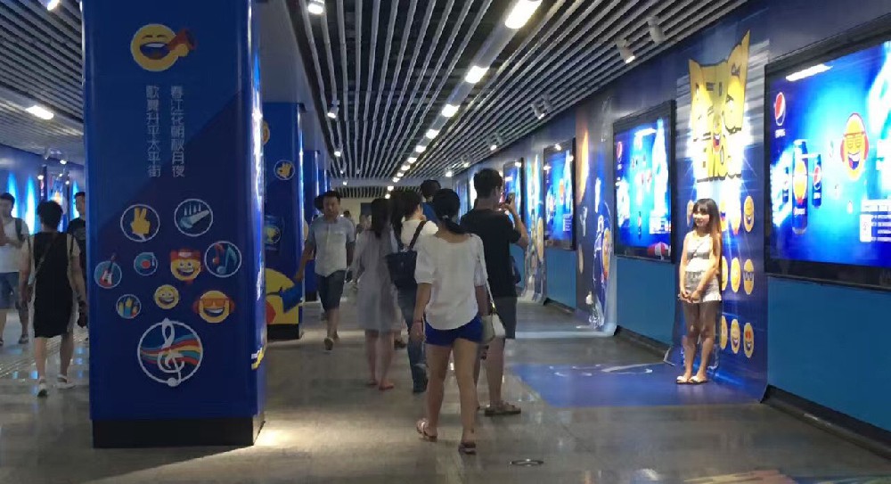 百事可乐墙贴包柱地贴拍照相框造型制作